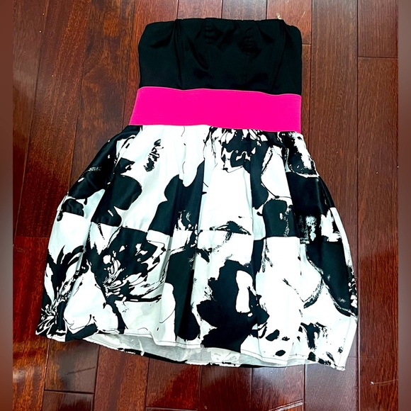 Stylish Black and Pink Dress - Picture 1 of 3